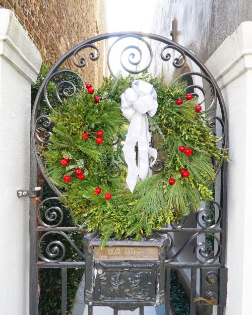Gates of Charleston looking awfully festive. Happy Sunday from the Lowcountry! (at Charleston, South