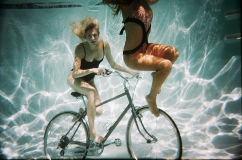 sexycyclists: Underwater babe rides bike.