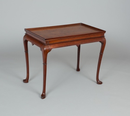 aic-american: Tea Table, Artist unknown, 1740, Art Institute of Chicago: American ArtRestricted gift
