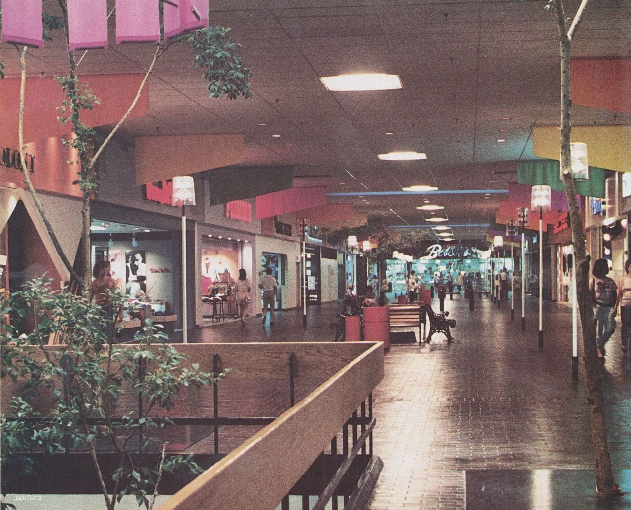 Laurel Mall, Hazleton PA, An old-school Foot Locker that wa…