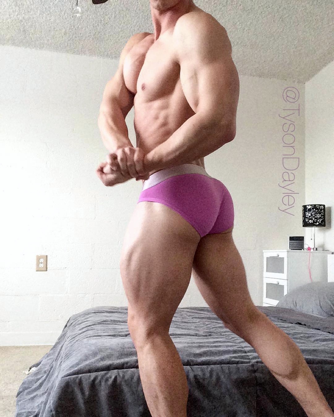 bigassaddicted:  Tyson Dayley’s Bubble Ass 