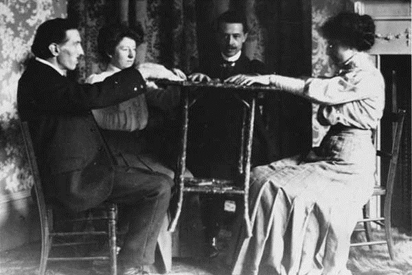 collectorsweekly:  Ghosts in the Machines: The Devices and Daring Mediums That Spoke
