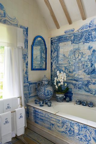 decordesignreview:
“blue and white tile ~ Anouska Hempel home
”