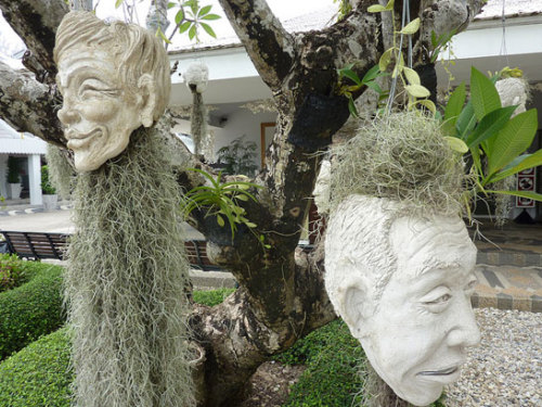 Porn coolthingoftheday:  Wat Rong Khun - also photos