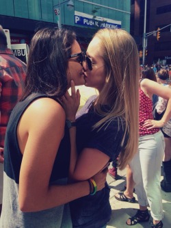 the-inspired-lesbian:  Want a gal pal? 👭