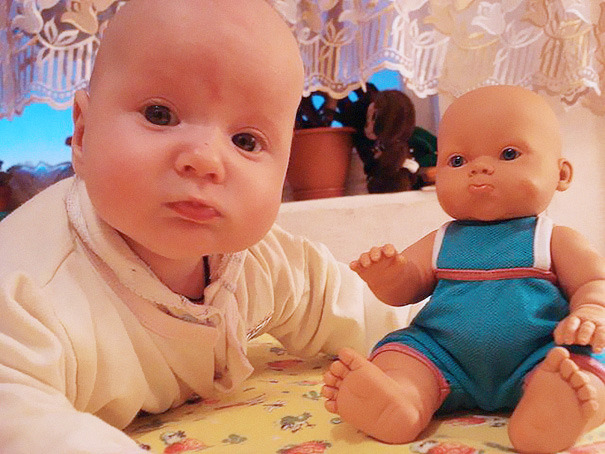awesome-picz:  Babies Who Look Just Like Their Toy Dolls 