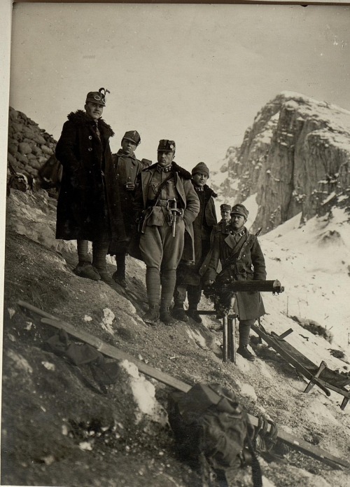 scrapironflotilla: The officers who commanded the attack on the Cuklastellung with a captured Italian machine gun, March 1916. 
