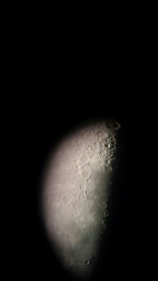 danktokez:  The moon through our telescope.