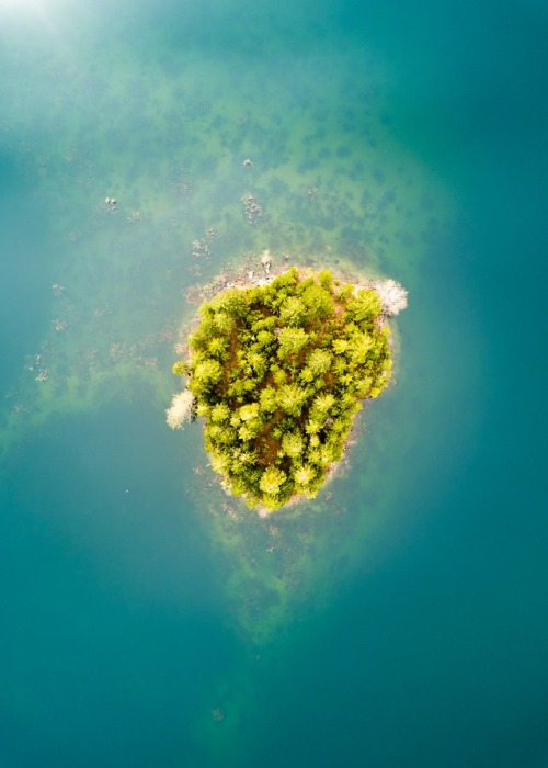 breathtakingdestinations:Matthew Island - Washington - USA (by John Westrock) 