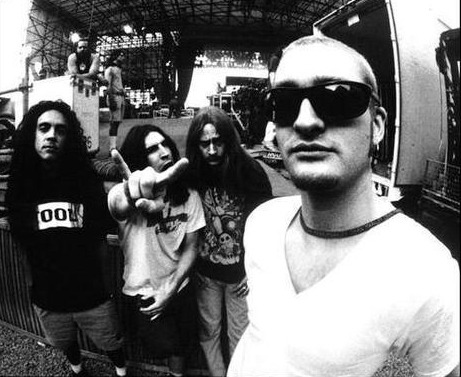happy90syears:  I said this before and i will say it again: I love Alice in Chains!