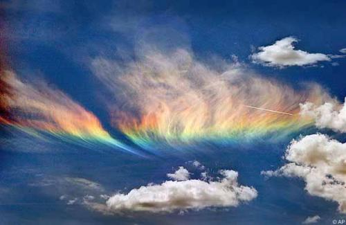 A Fire Rainbow Fire rainbows appear when sunlight hits frozen ice crystals in high-altitude cirrus c