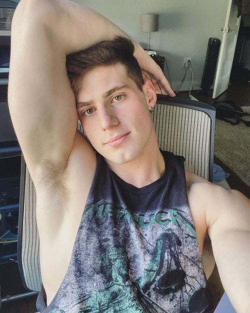 https://64.media.tumblr.com/6673f5d0c3c0212e31fa2a54d9a4cc12/33ae7db41d13f4ca-5c/s500x750/fab12a6f40de4e8bd7e5840092245b7c63cbbd6f.jpg