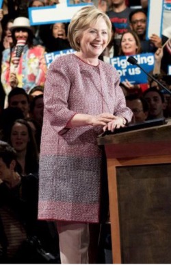 jesuisanys:  Hillary giving a speech on economic inequality, wearing a ผ,500 Armani coat 