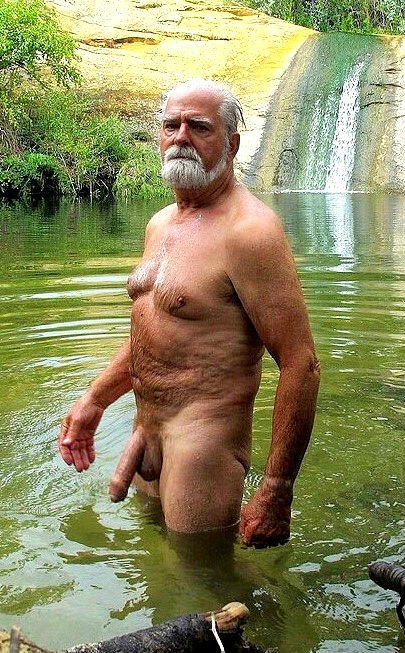 p0largrandpal0ver:  Wow!!! I’d go for a swim with him!