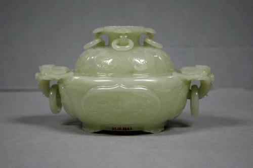 met-asian:清中期 玉雙耳活環爐|Covered bowl with ring handles, Metropolitan Museum of Art: Asian ArtGift of He