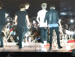 :  Louis notices Zayn looking lost and rushes over to help. (x) 