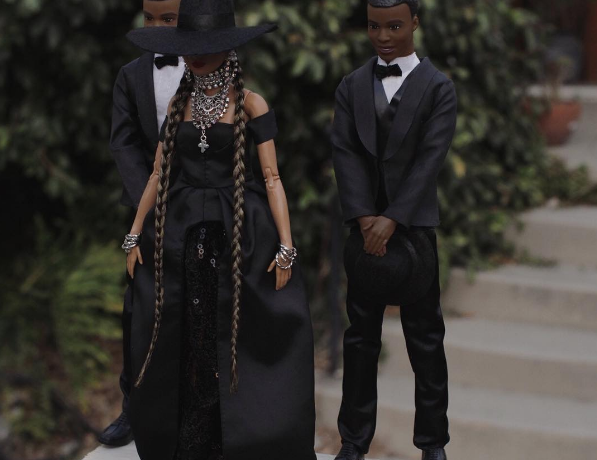 godessoflovee:  the-real-eye-to-see:   This Barbie Beyonce Instagram Account Is Everything