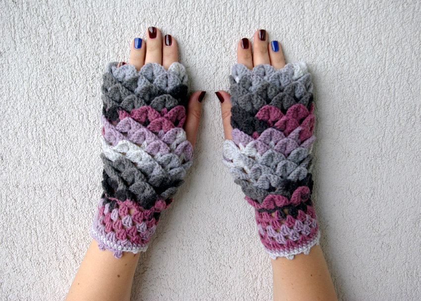 monkbeauregard: kitrona:  culturenlifestyle:  New Rainbow Colored Fingerless Gloves