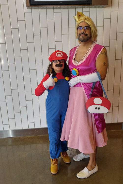 wwinterweb:Creative dad and daughter Halloween costumes (see 9 more)