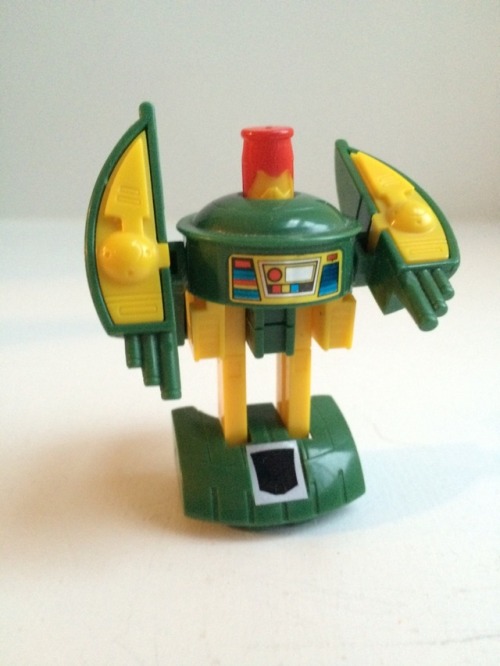 Cosmos always feels like one of the most unique of the penny-racer scale G1 bots because his vehicle