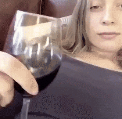 annabellehectorworldofweird: She has a drinking problem.