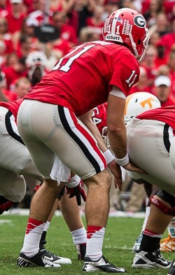 poundthadawg:  #11 aaron murray #uga qb *under center* 