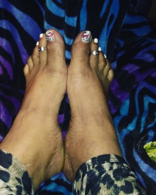 Therapy #bbw #pedicure #prettyfeet #footfetishnation #whitepolish #toerings #toebling #wrinkles #smo