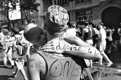 shaddad:com fotografias em paradas gays pelo mundo, da série battlefield de françois-marie banier