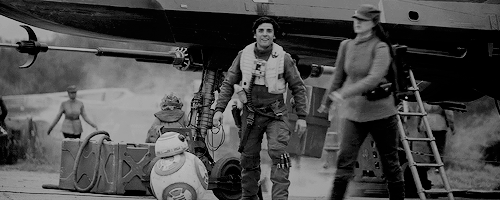 hermiunes:IT IS POE! Finn can’t believe what he’s seeing. And Poe, kneeling in WARM REUNION with BB-