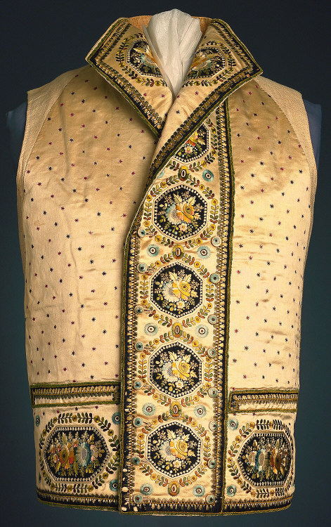 I really really like late 18th century waistcoats. Especially the 1790′s ones with the little 