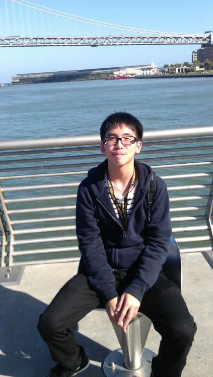 laujeffery: sgboi00:sglocalgay:asiangayhottie: 19 yo boy looks so cute So adorable!