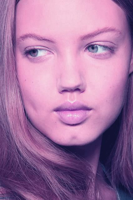 modelmeth:  LINDSEY WIXSON 