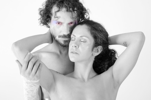 Vampire session Idea original: @costabadia  Modelos: @elyreross y @victoralcazar_official  Maquillaj