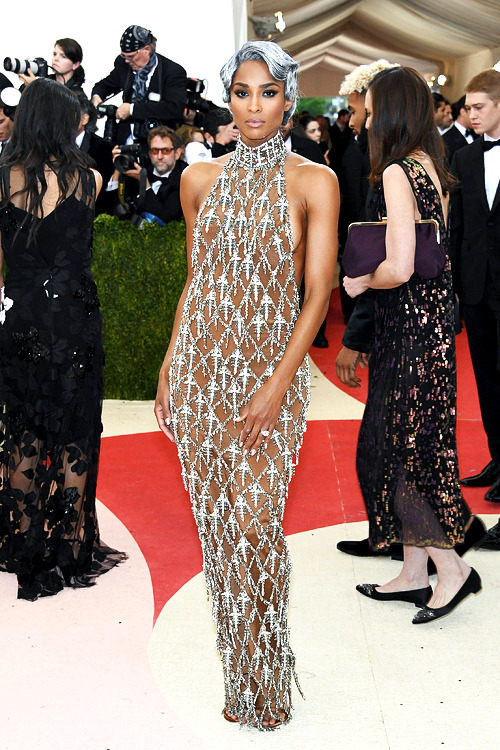 veryfemmeandantifascist:  mcavoys:  Ciara attends the ‘Manus x Machina: Fashion In An Age Of Technology’ Costume Institute Gala at Metropolitan Museum of Art on May 2, 2016 in New York City.   !!!!! 