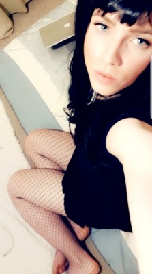 lucysmithsissy:  Okay. So fishnets are like my favourite things ever now.