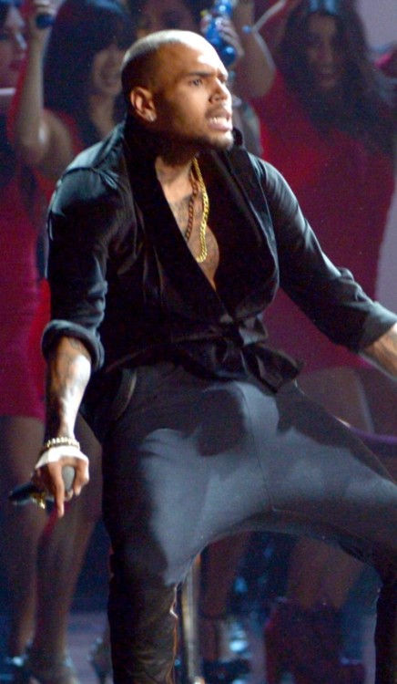 thecocoacumslut:Chris Brown got a nice long dick