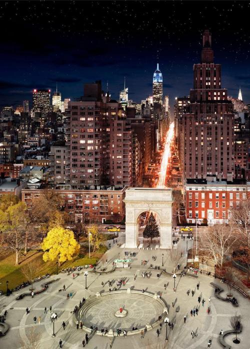  New York based photographer Stephan Wilkes has managed to capture the passage of time in a single photograph. His “Day to Night” photo series explores the many changes that take place in Stehphan’s beloved city of New York as it transitions from