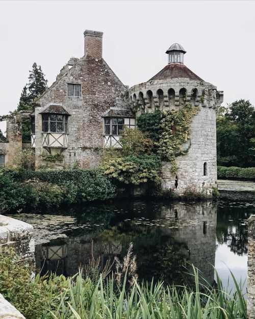 utwo:  Scotney Castle United Kingdom© Frances