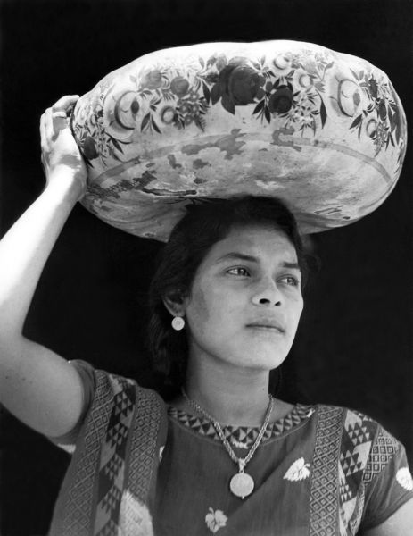 mondfaenger: Photo by Tina Modotti, Revolución y fotografía  Mexican Revolution Amo México 