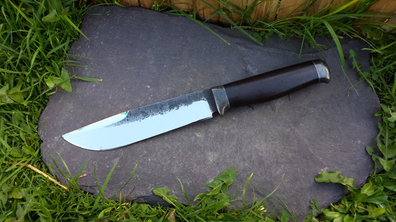 ru-titley-knives:  bonesknives:  a little sheath knife style going on here  the
