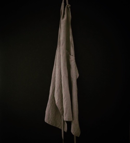 Linen apron by Rai－Atelier
