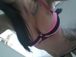 ozziechix:  Gorgeous submission from Taylah . Very hot Qld babe 😛