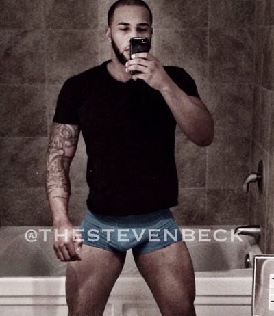 dominicanblackboy:  Sexy gorgeous hot tatted muscle ass Steven Beck!😍😘