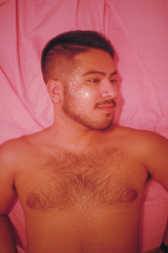 bnxlvrd:    “яѧıṅ, ɢʟıṭṭєя” 📸: @johnny-needs-a-spank  