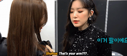 Miyeon And Shuhua Trying To Be Sexy