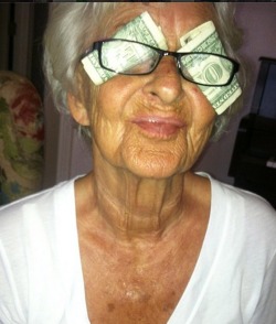 baddie-winklee:  i can’t see the haters 