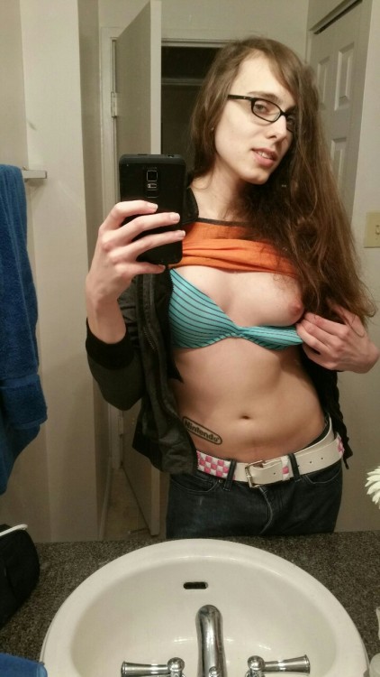 danisandcream:  And also some boobage because all the time is good time for boobage