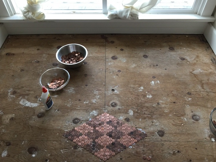 mymodernmet:DIY Renovation Uses 13,000 Pennies to Create Stunning Patterned Floor