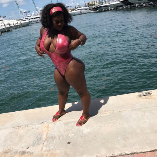 rated-thick-ent:  Sadity BlaqueRatedthickent Swimsuit-shawties 