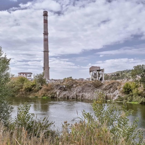 Ruins of Lysychansk soda plant. photo by @langobardus